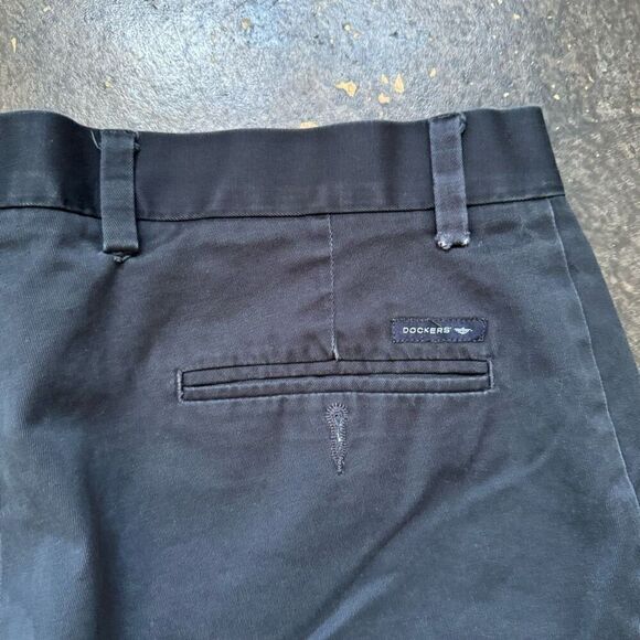 Dockers D3 Classic Fit Men’s Size 36x32 Cotton Blend Flat Front Style Chinos - Picture 9 of 14